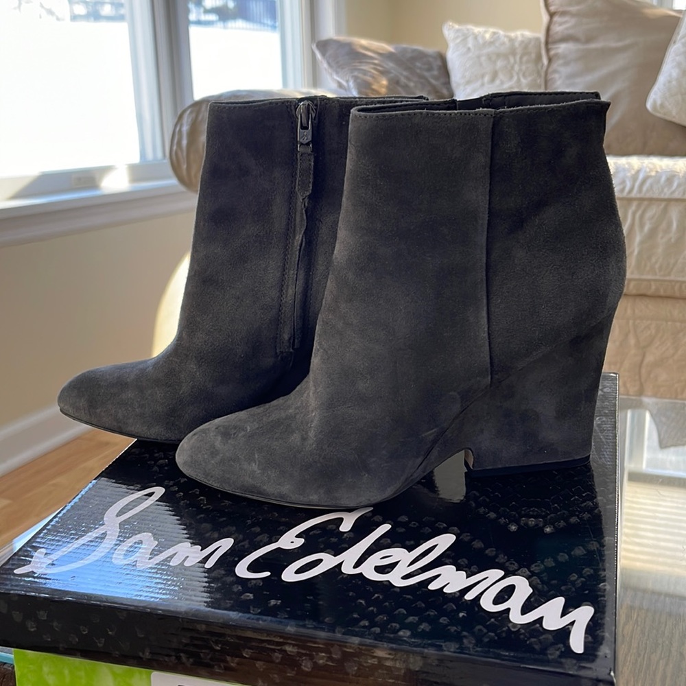 Sam Edelman Wilson, Dark Grey Suede booty 8.5 M